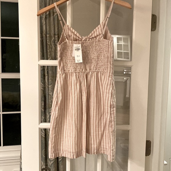 Abercrombie size XS white and beige sun dress NWT. - Picture 2 of 2